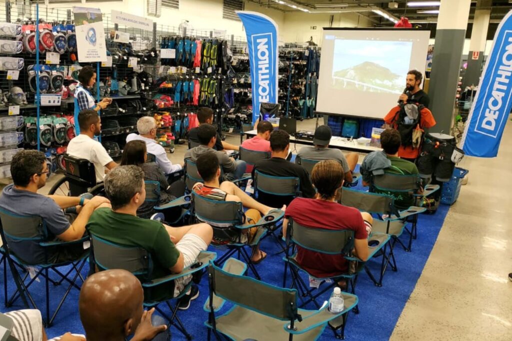 Oswaldo Baldin em palestra sobre a Escalada Capixaba na Decatlhon